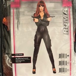 Black widow/alluring assassin costume
